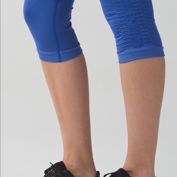 Lululemon In The Flow Crops - Picture 7 of 12